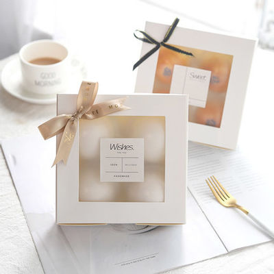 La torta della finestra di C2S Art Paper White Bakery Box meravigliosamente si è avvolta