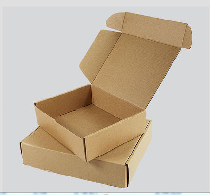 Pieghi il contenitore di regalo ondulato dell'abbigliamento di PMS Logo Mailer Shipping su ordinazione