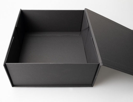 157gsm Art Paper Black Gift Box con l'imballaggio magnetico rigido pieghevole del coperchio