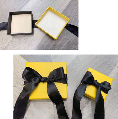 L'imballaggio ondulato del regalo della carta offset di rettangolo 80gsm inscatola il colore di CMYK