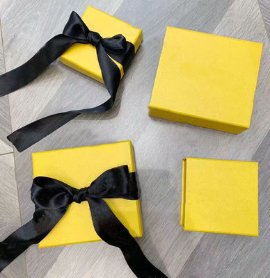 L'imballaggio ondulato del regalo della carta offset di rettangolo 80gsm inscatola il colore di CMYK