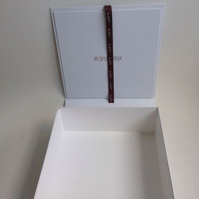 Contenitore di regalo rigido pieghevole di Natale 900GSM del cartone 1.5mm in pieno bianco