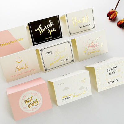 La carta dell'invito della carta kraft di nozze 350gsm di compleanno con avvolge