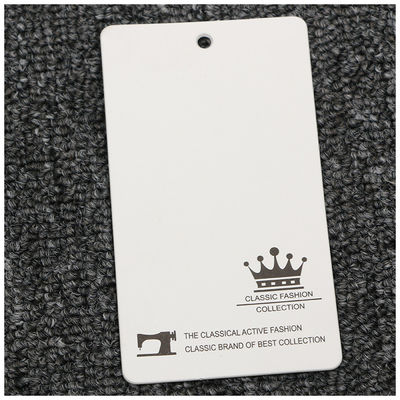 Il rettangolo ha impresso il cartone inciso di Logo Recycled Hang Tag 300gsm
