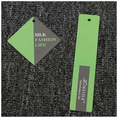 Il rettangolo ha impresso il cartone inciso di Logo Recycled Hang Tag 300gsm
