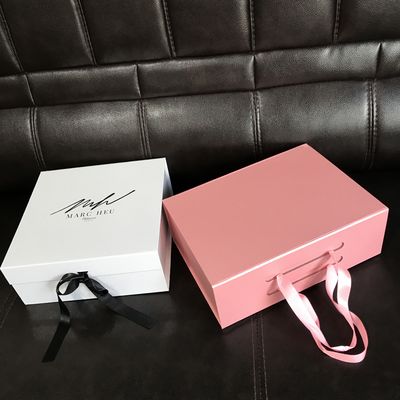 Contenitore di regalo pieghevole di PMS magnetico di piegatura CMYK di compleanno con il nastro