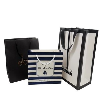 Personalizzi il colore pieno della borsa della carta kraft di spostamento di regalo dell'abbigliamento 300gsm